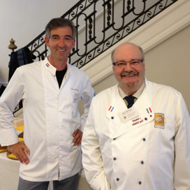 Jos den Otter (links) en aftredend voorzitter Henri Wagener.