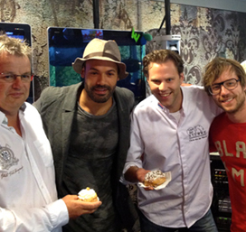 Foto vlnr: Wim Brokking, Alain Clark, Chris van der Waard, Giel Beelen.

