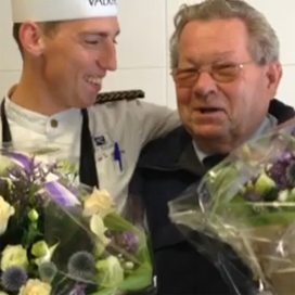 Chocolatier Jeroen en chauffeur Jan nemen afscheid van Patisserie de Rouw.