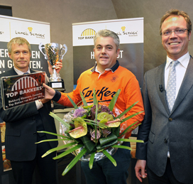 Vlnr. Nico Colenbrander (kwaliteitsmanager Top Bakkers), Martein Risseeuw en Peter van Strien. (foto: Maarten Sprangh)