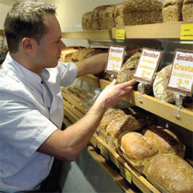 De Nederlandse Voedsel- en Waren Autoriteit (NVWA) let tijdens haar controles extra op de allergenen informatie bij producten die niet zijn voorverpakt. 