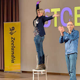 Entertrainer André Troost betrekt het publiek bij de Klantendag. Foto's: Zeelandia