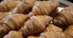 Rechte croissants beter besmeerbaar volgens Engelse consumenten. Foto Jan Willem Schouten