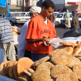 De broodkramen in de straten van Marokko blijven vandaag nog leeg. Foto NM