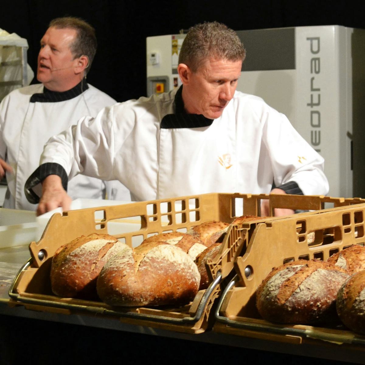 Productdemo tijdens de Voorjaarsbijeenkomst Echte Bakkers. Foto: PR.