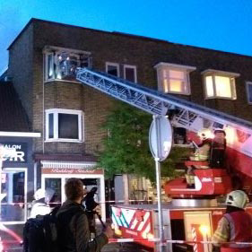 De brandweer slaagt erin de bovenruimte te sparen.