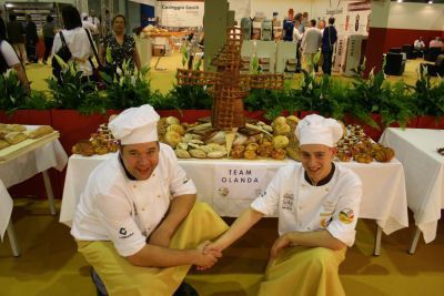 Hiljo Hillebrand (l) en Stefan van Lieshout, Wereldkampioen Pizzabakken 2010