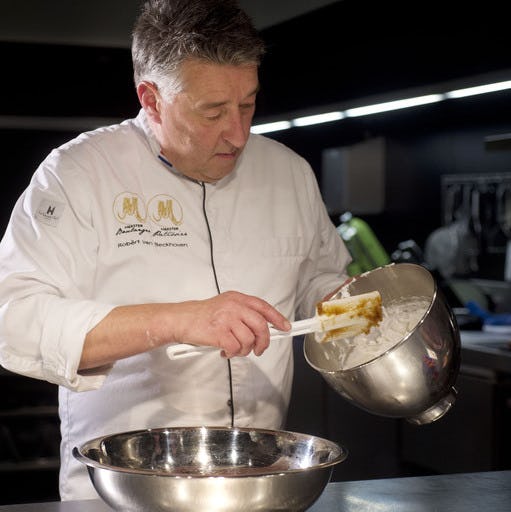 Meester Patissier en Meester Boulanger Robèrt van Beckhoven: 'Het voordeel aan Mandoria van Broer is voor mij dat kwaliteit en gemak hand-in-hand gaan.' Foto: Broer Bakkerijgrondstoffen