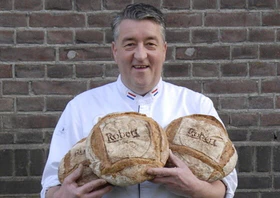 Van Beckhoven draagt zijn passie voor bakken nu ook bij Albert Heijn uit.
Foto: Bij Robèrt