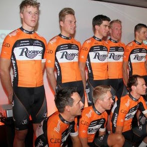 Een aantal coureurs van team Roompot, bij de ploegpresentatie vlak na de jaarwissel. Foto: PR.