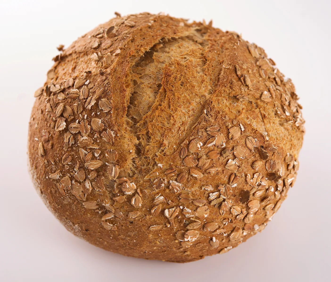 'Quinoa is lekker en heeft veel toegevoegde waarde', weet Frank van Eerd. Hij verwerkt het bij voorkeur in combinatie met Nederlandse granen. 'Dat leidt tot dit Quinoa Meergranenbrood. Foto: Bisschopsmolen
