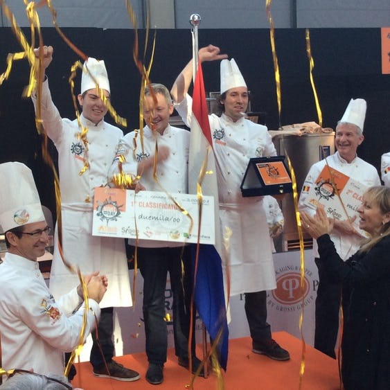 Mike Onasse, Bas Goossen en coach Hans Som op het podium tijdens de Sigep in het Italiaanse Rimini. Foto: Bakeplus