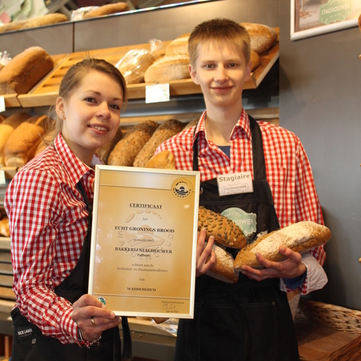 Bakkerij Staghouwer heeft voor het brood van oude graansoorten uit de Waddenregio het Waddengoud-streekkeurmerk gekregen. Foto: Bakkerij Staghouwer