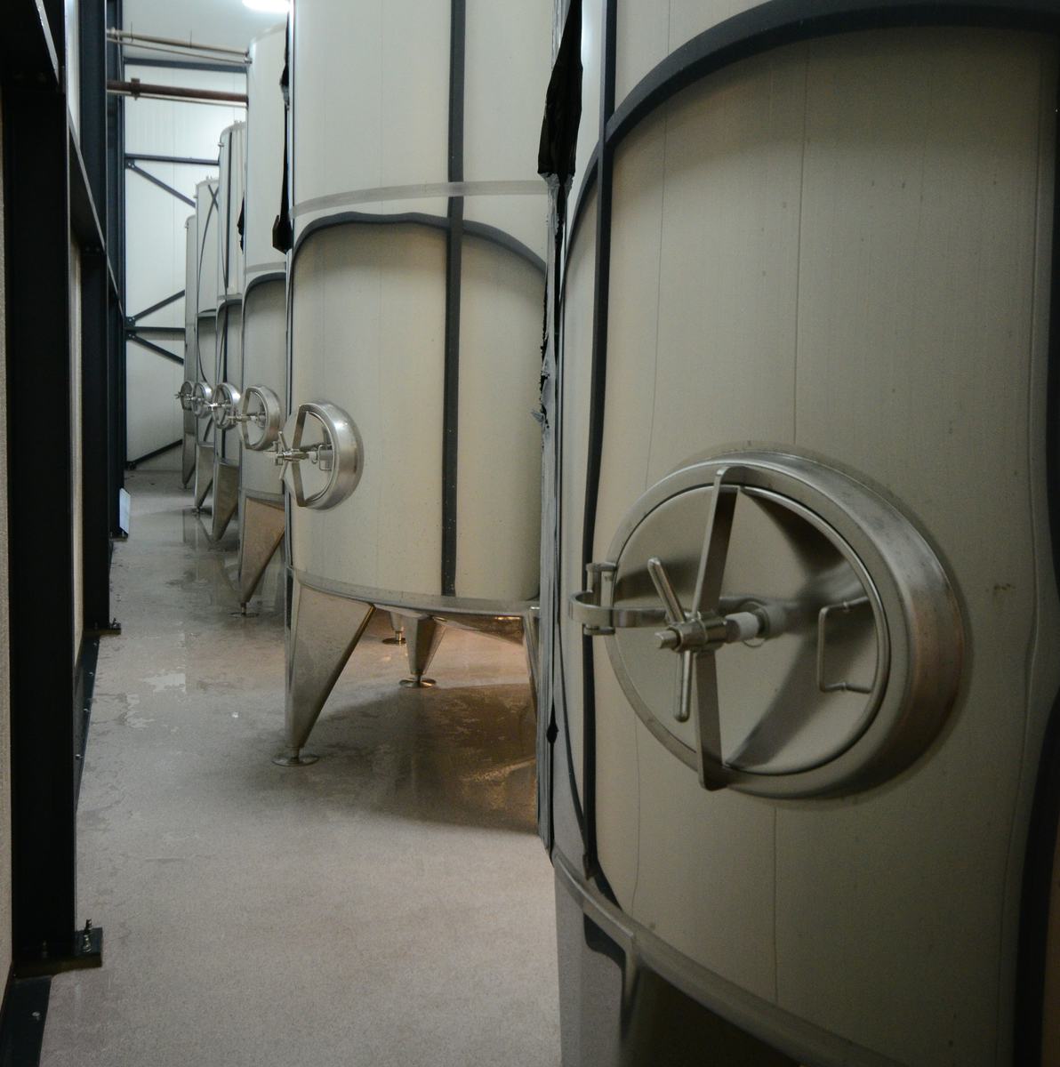 Nieuwe tanks: goed voor de opslag van 1350 ton suikerstroop.