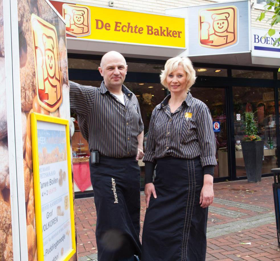 Gerwin Starink, op de foto met zijn echtgenote Aleid. Zijn bakkers bakken de Beste Paasstol van het Echte Bakkersgilde. Foto: Joris Telders