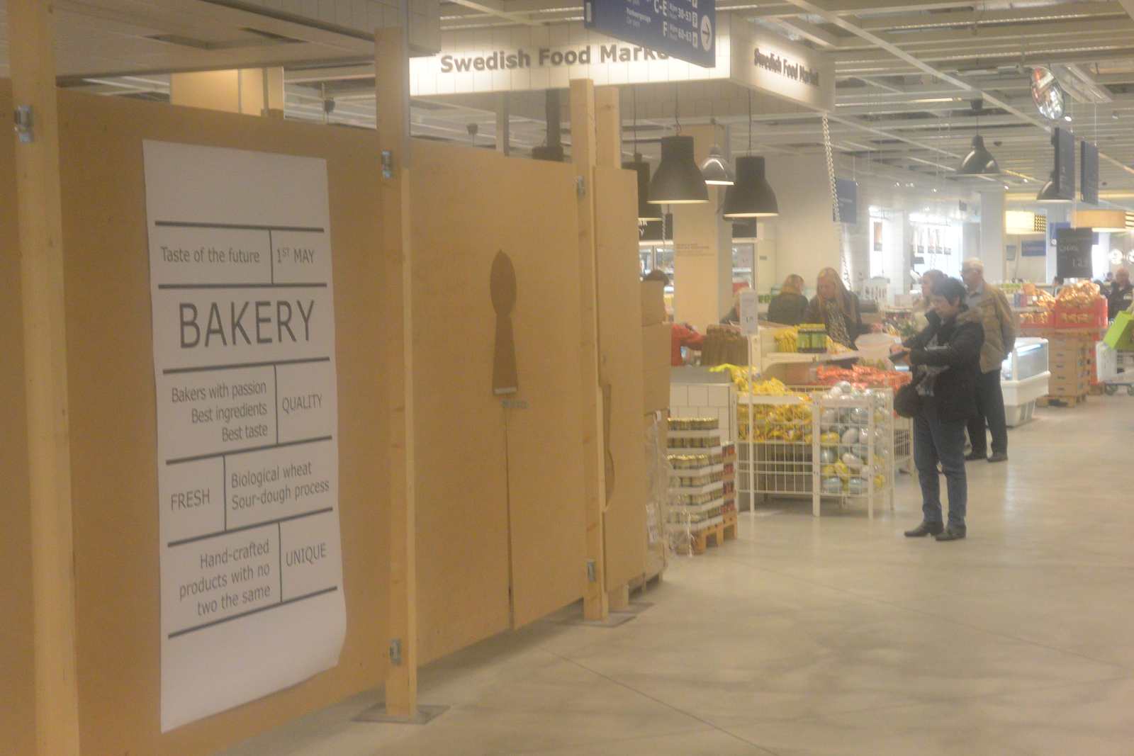 De winkel is in aanbouw voorbij de kassa's en naast de Swedish Food Market. Foto's: Ikea Delft