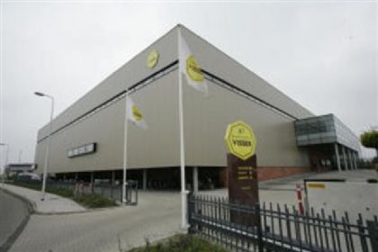 Direct naast de N11 is een nieuwe bakkerij neergezet met een vloeroppervlakte van 9000 vierkante meter.