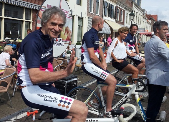 Dick ten Broeke aan het oefenen