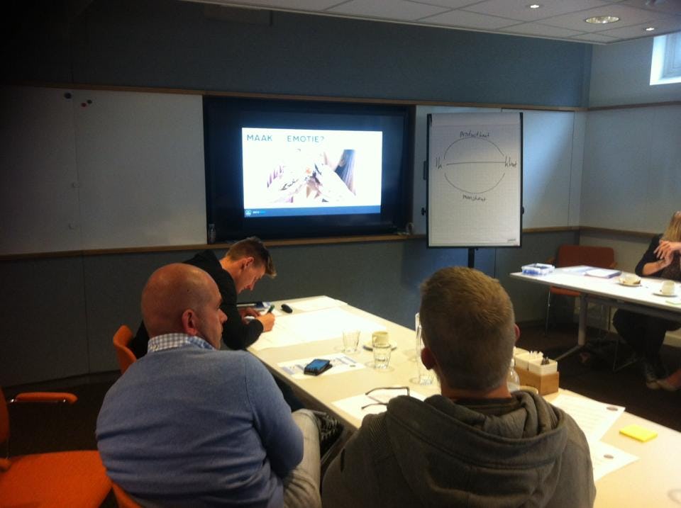 De deelnemers werken in groepjes aan een van de opdrachten.
Foto's: Bakkerswereld