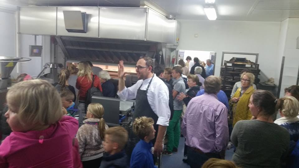 Bakkerij Verba: 'Wat een waanzinnig succes, KOM IN DE BAKKERIJ. Iedereen bedankt voor jullie komst! 700 mensen hebben vanavond onze bakkerij bezocht.'
Foto: Verba