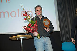Frank van Eerd van De Bisschopsmolen met de Maastricht Award. Foto: Gemeente Maastricht