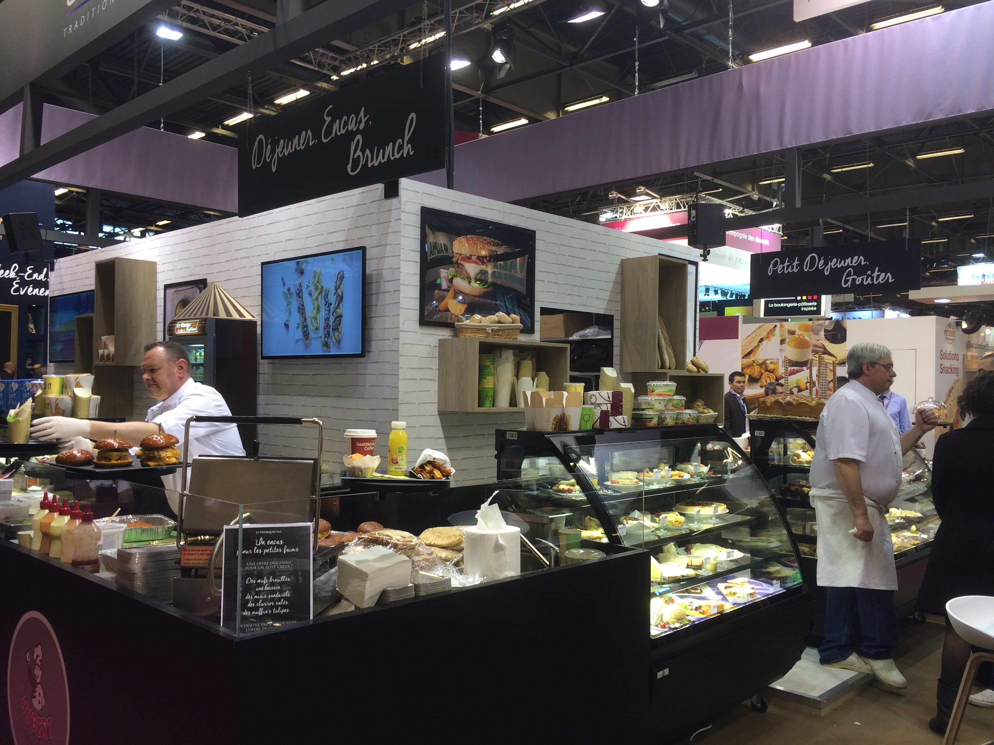 Meerdere eetmomenten op een dag in één winkel. Veel bezoekers lieten zich inspireren op het nieuwe plein Eat-in Bakery op de bakkersbeurs Europain.