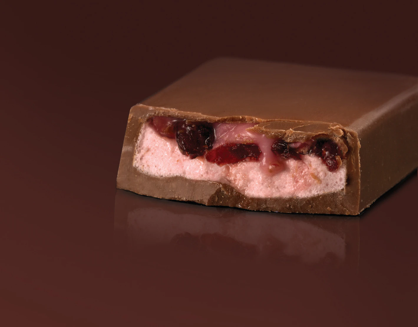 Chocolade gevuld met een aardbeien-chibouste. Foto: Dawn Foods