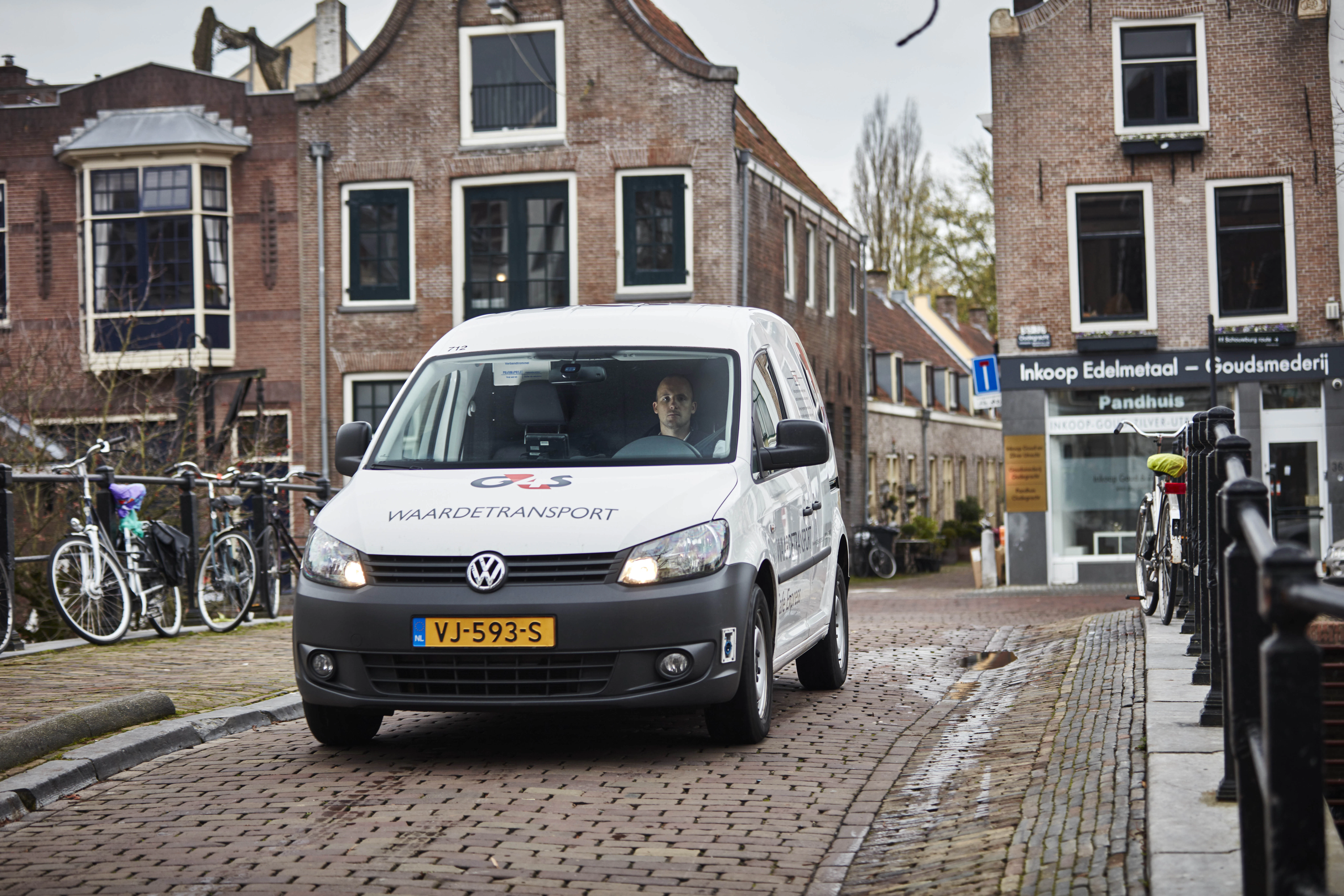 De deelnemers aan de pilot zijn tevreden. Zij geven aan zich veiliger te voelen. Met geld wordt door de ondernemers niet meer gesjouwd. Foto: G4S