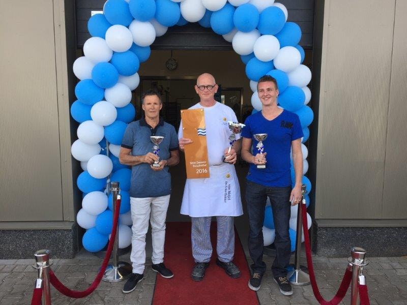 Foto Bolustrofee: v.l.n.r. bakkerij Dees (3e), Echte Bakker Van Meijel (1e), De Smaak Kraker (2e)