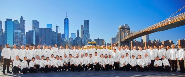 Een delegatie van de internationaal vermaarde patissiers van Relais Desserts, brengt komend weekend een bezoek aan Patisserie De Rouw.

Foto: De Rouw