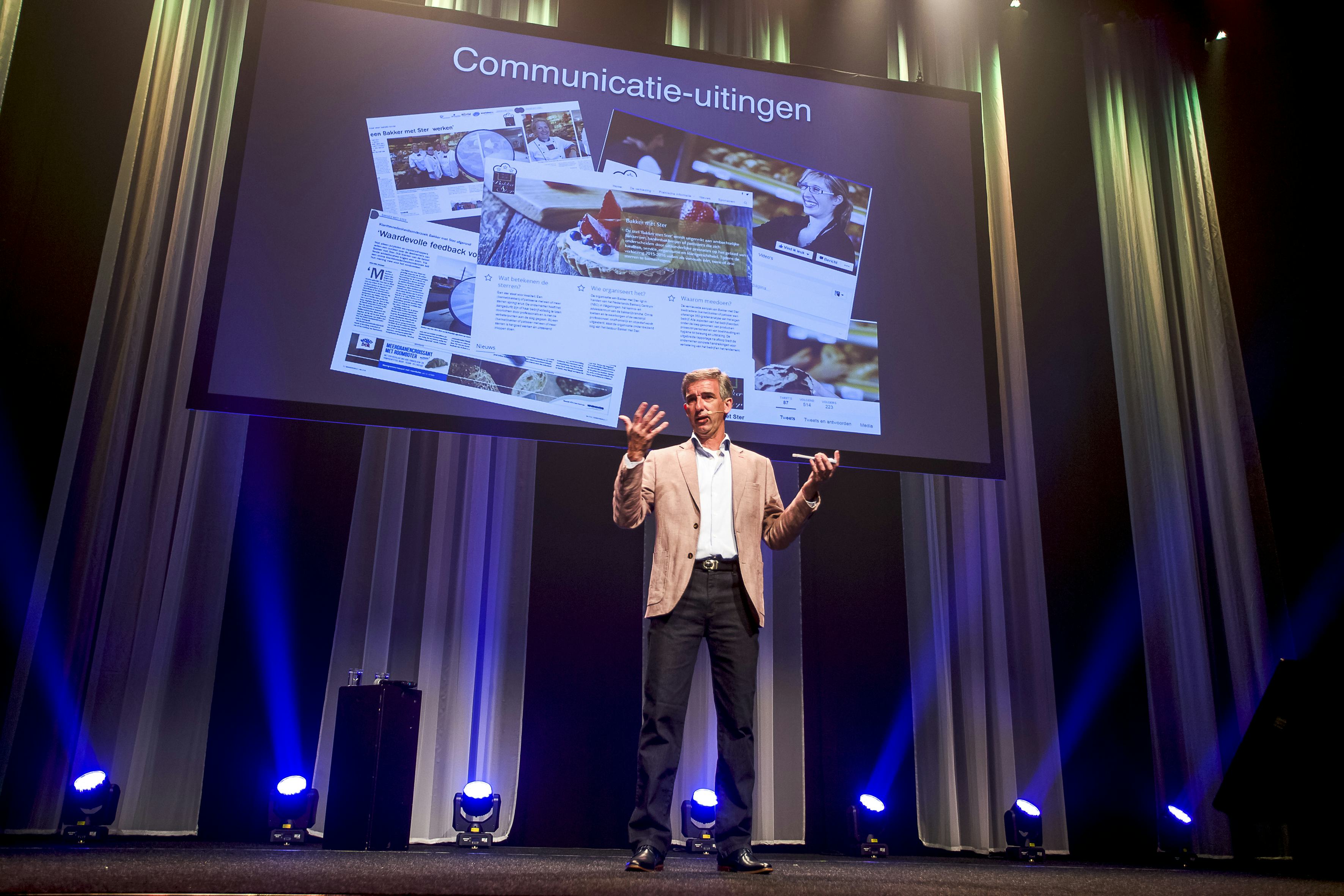 Bakker met Ster-voorzitter Jos den Otter tijdens de uitreiking van de sterren tijdens het event Bakker met Ster 2015-2016. Foto: Bakker met Ster