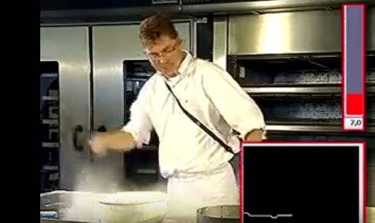 Strooien met bloem kan op meer manieren...
Fragment uit een van de instructievideo's Blij met stofvrij.