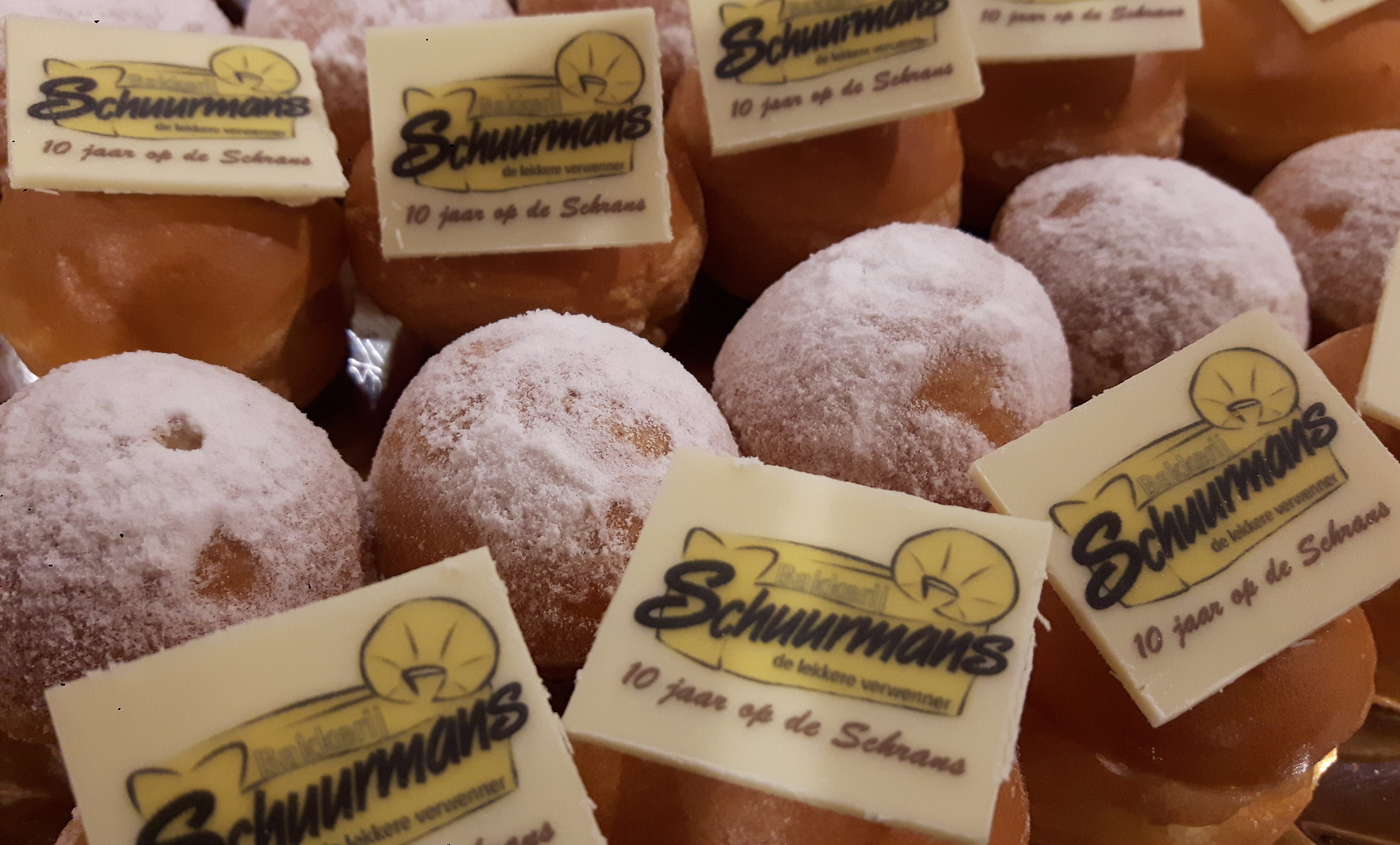 Bakkerij Schuurmans onthaalt klanten met bescheiden traktatie.
Foto: Schuurmans