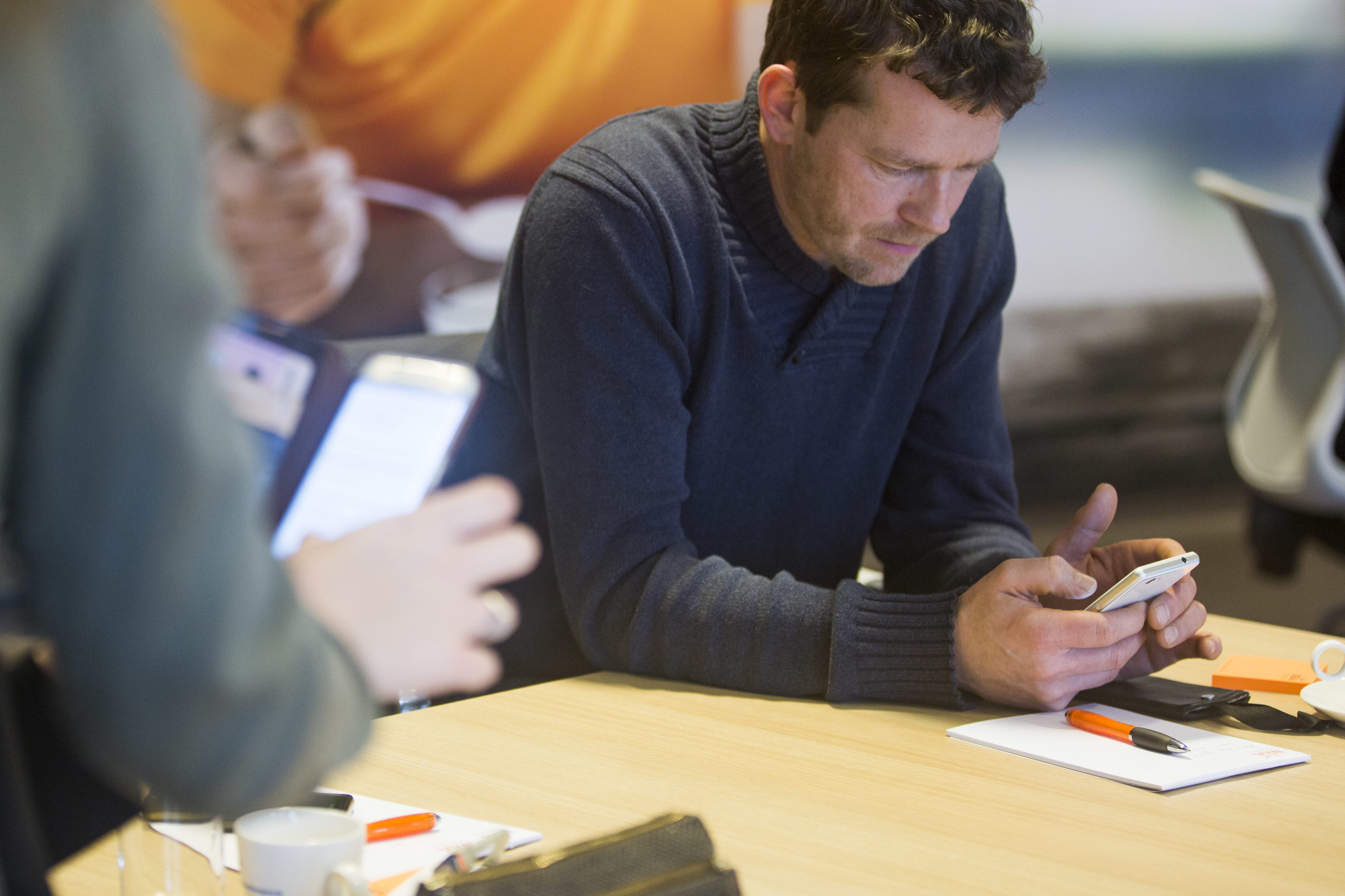 Er wordt druk geoefend met diverse apps.

Foto’s: Jan Willem Schouten