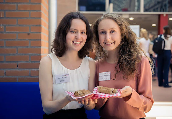 De studenten wonnen een tweede prijs met hun vegetarische Saucijzenboontje.
Foto: Voedingscentrum