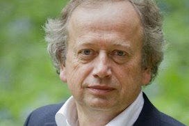 Oud staatssecretaris van landbouw, Henk Bleker, steekt hand in eigen boezem.