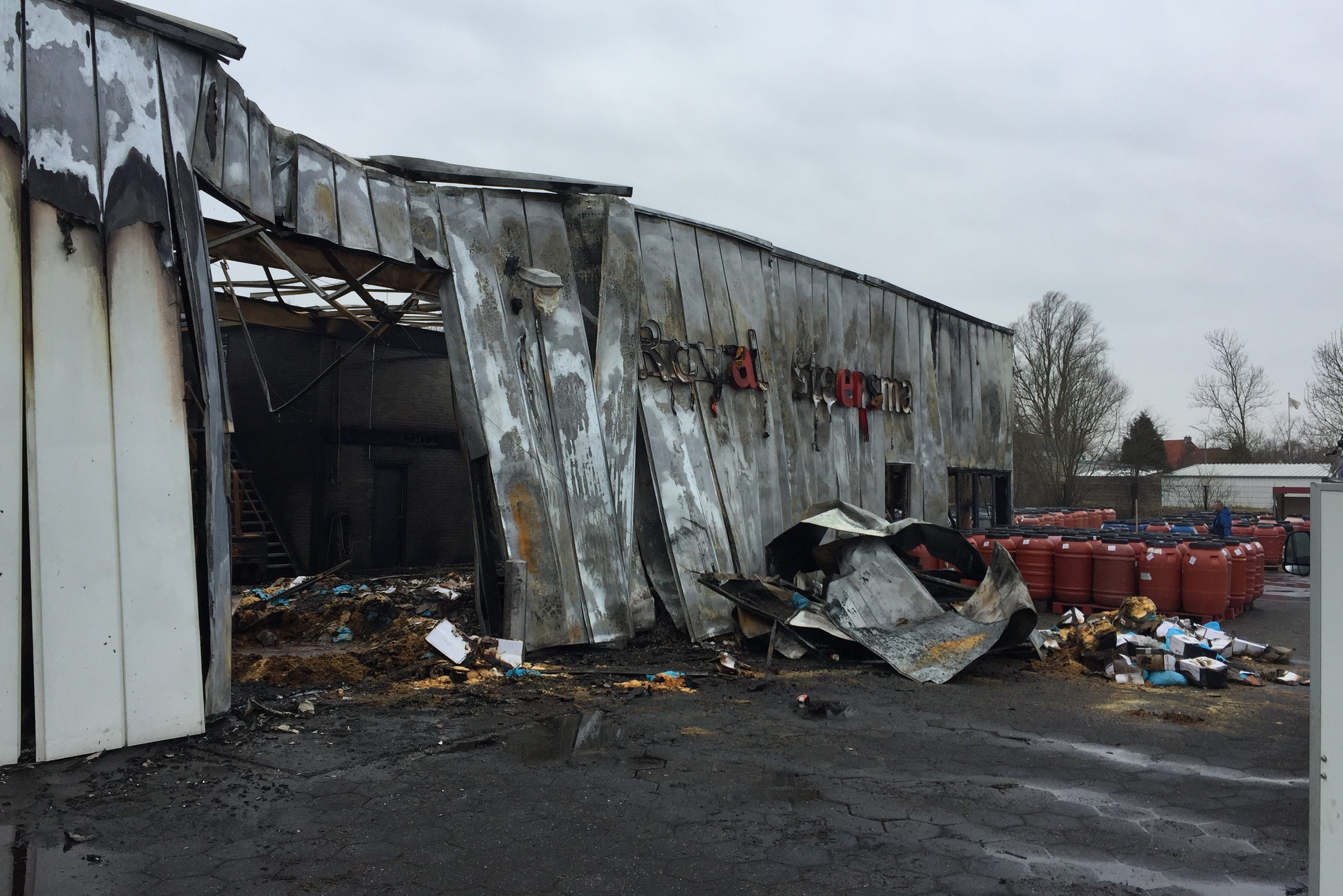 De hal die totaal is verwoest,

Foto's: Royal Steensma