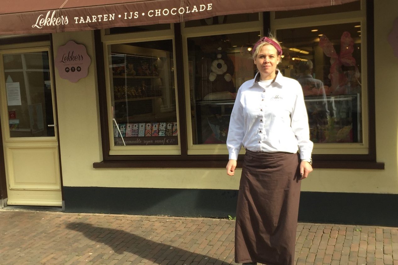Esther van der List doet Chocolaterie Lekkers over aan Maison Kelder.

Foto: Maison Kelder