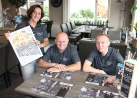 Vlnr: Christel Thijssen, Andy Thijssen en Jeroen Hendriks van Eetwinkel De Aanloop.