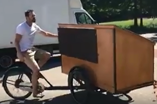Joris van Voorthuizen van Jorisbrood test de bakfiets.

Foto: still fb