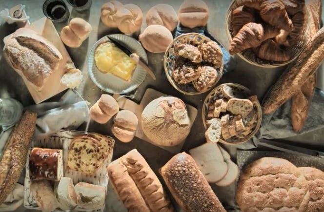 Still uit de televisiespot 'Ode aan brood'. Geen continent biedt zo’n grote keur aan broodsoorten als Europa, blijkt uit onderzoek.