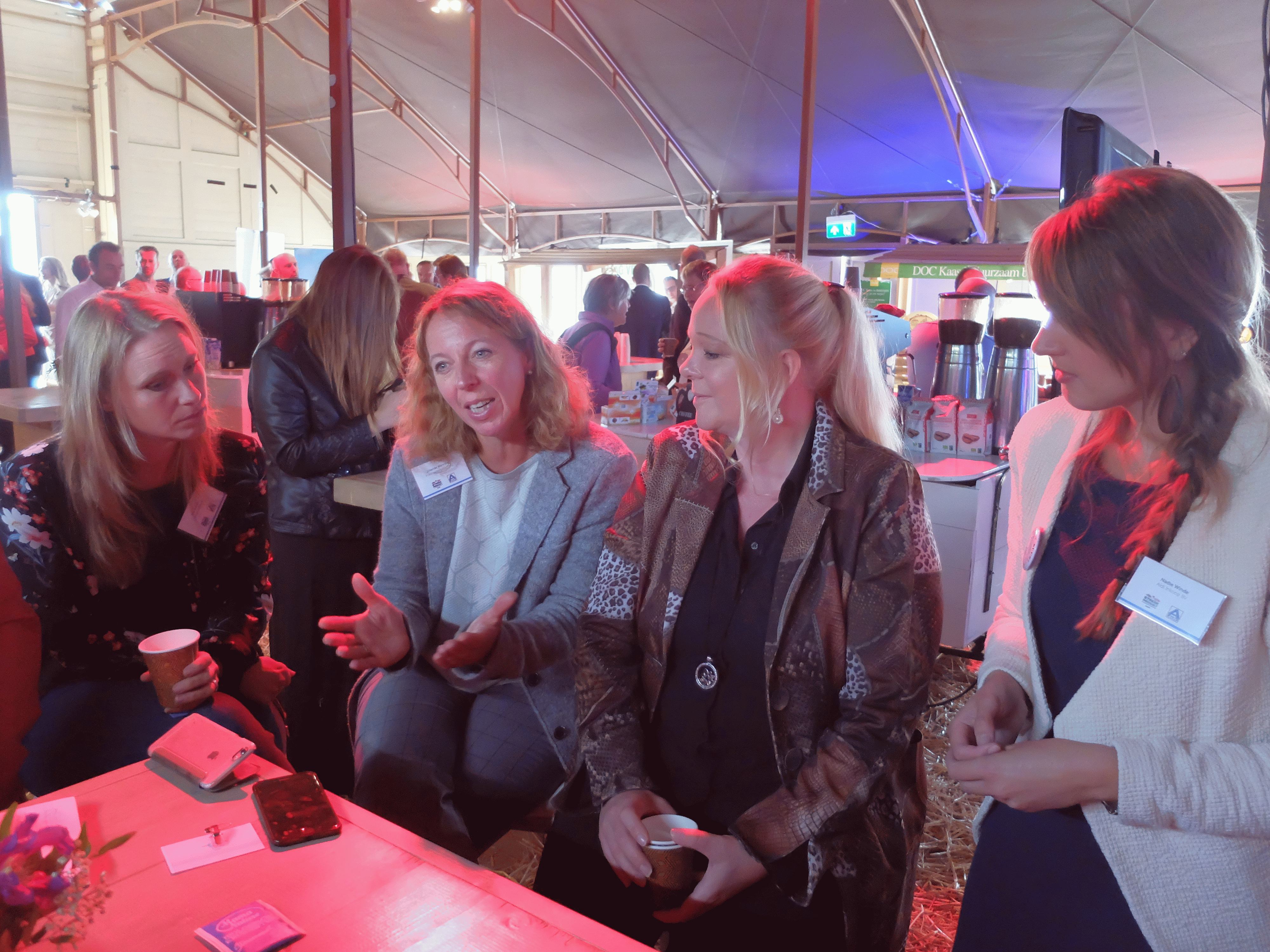 Jolande Nanning (tweede van links): 'Voor dit project heeft Aldi aan ons gevraagd om kruidkoek te maken die veel in het noorden en oosten van het land wordt gemaakt.'