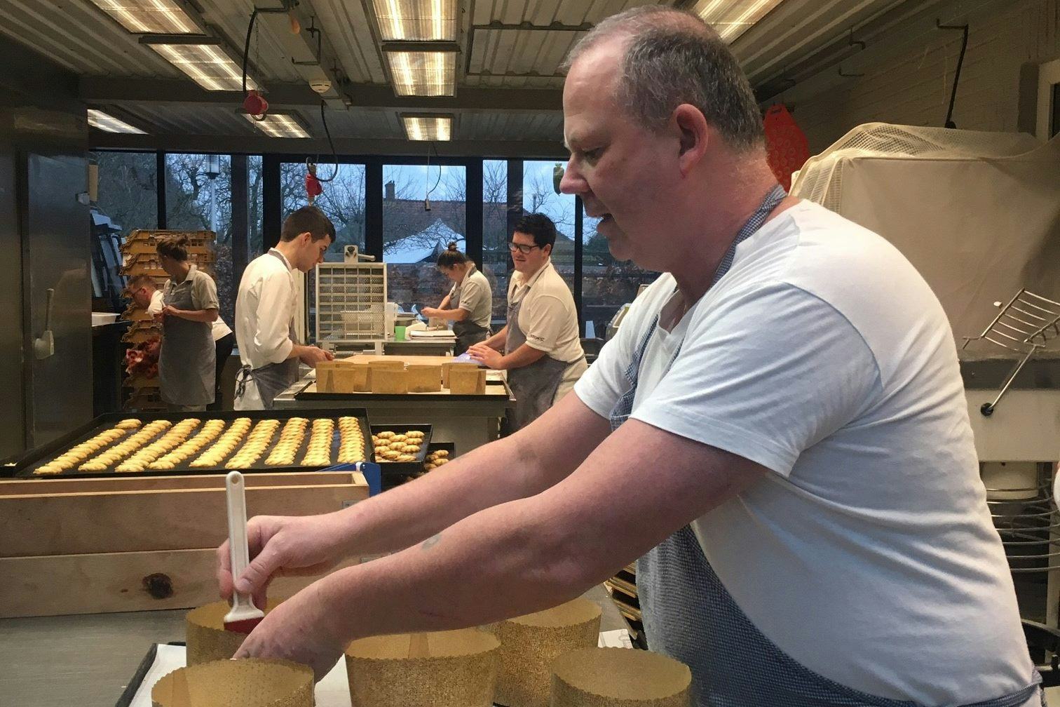 Willy Olink pakt de draad weer op bij Bakkerij Vroeg in Bunnik.
Foto: Vroeg