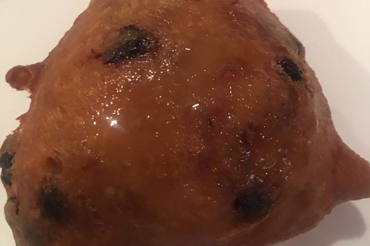 De organisatie stuit meermaals op vette oliebollen.

Foto’s: FB Oliebollentestonline.nl