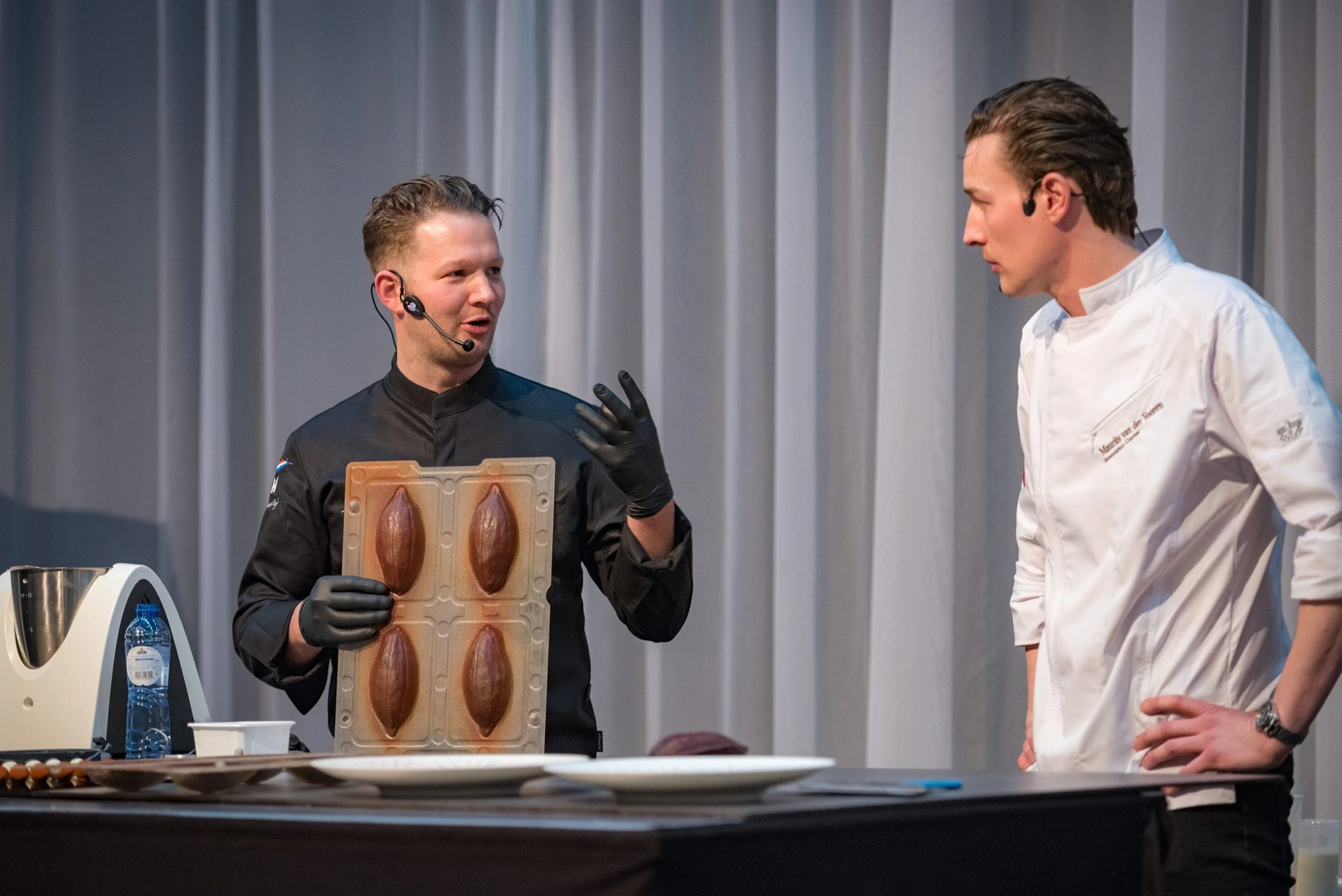 Bart de Gans (l) en Maurits van der Vooren tijdens een chocoladedemonstratie op Bakkersvak 2018.
Foto: Easyfairs