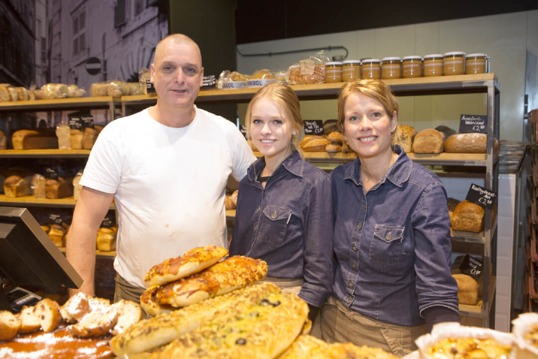 <h1>Evert, dochter Elyse en echtgenote Ilse Groenendijk zijn geregeld in de winkel in Nieuwland te vinden</h1>