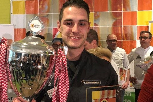 Lars van Dongen maakt het Lekkerste Brabantse Worstenbroodje