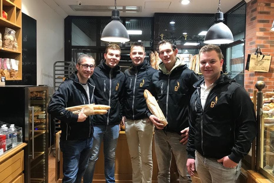 Het BT in Nantes: even ontbijt halen bij de plaatselijke bakker.
Foto's: Tim Boers