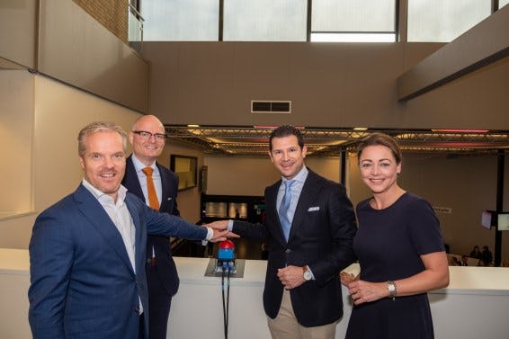 Van links naar rechts: Rob van de Wiel, Hubert Mackus (oranje stropdas), Dirk Beljaarts en presentatrice Vivian Lataster.
