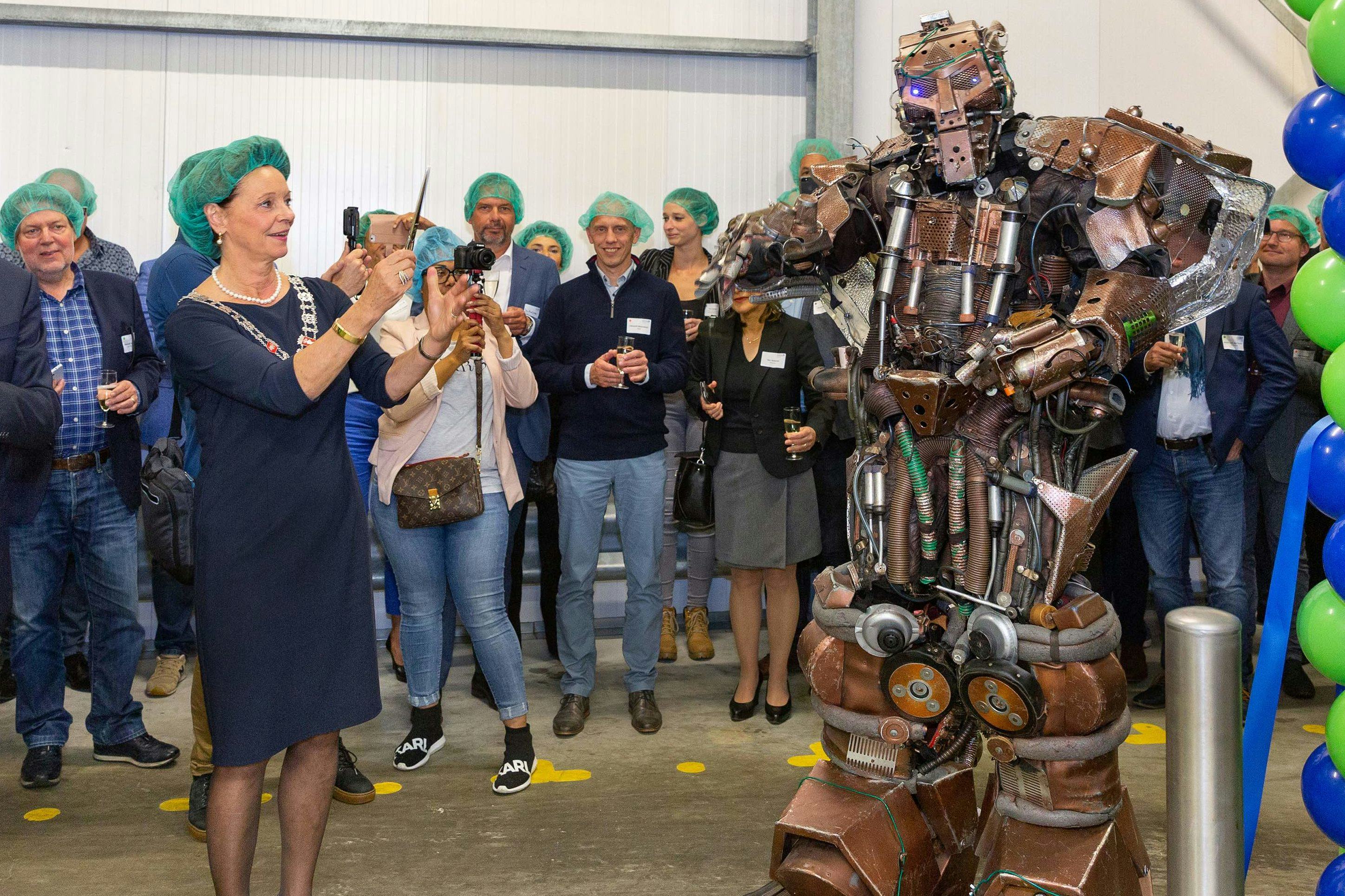 Burgemeester van Helmond, Elly Blanksma-van den Heuvel, verricht de openingshandeling.
Foto's: ANGY PhotoDesign
